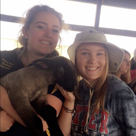 Meet Your Posher, Erica! - Picture 8 of 8